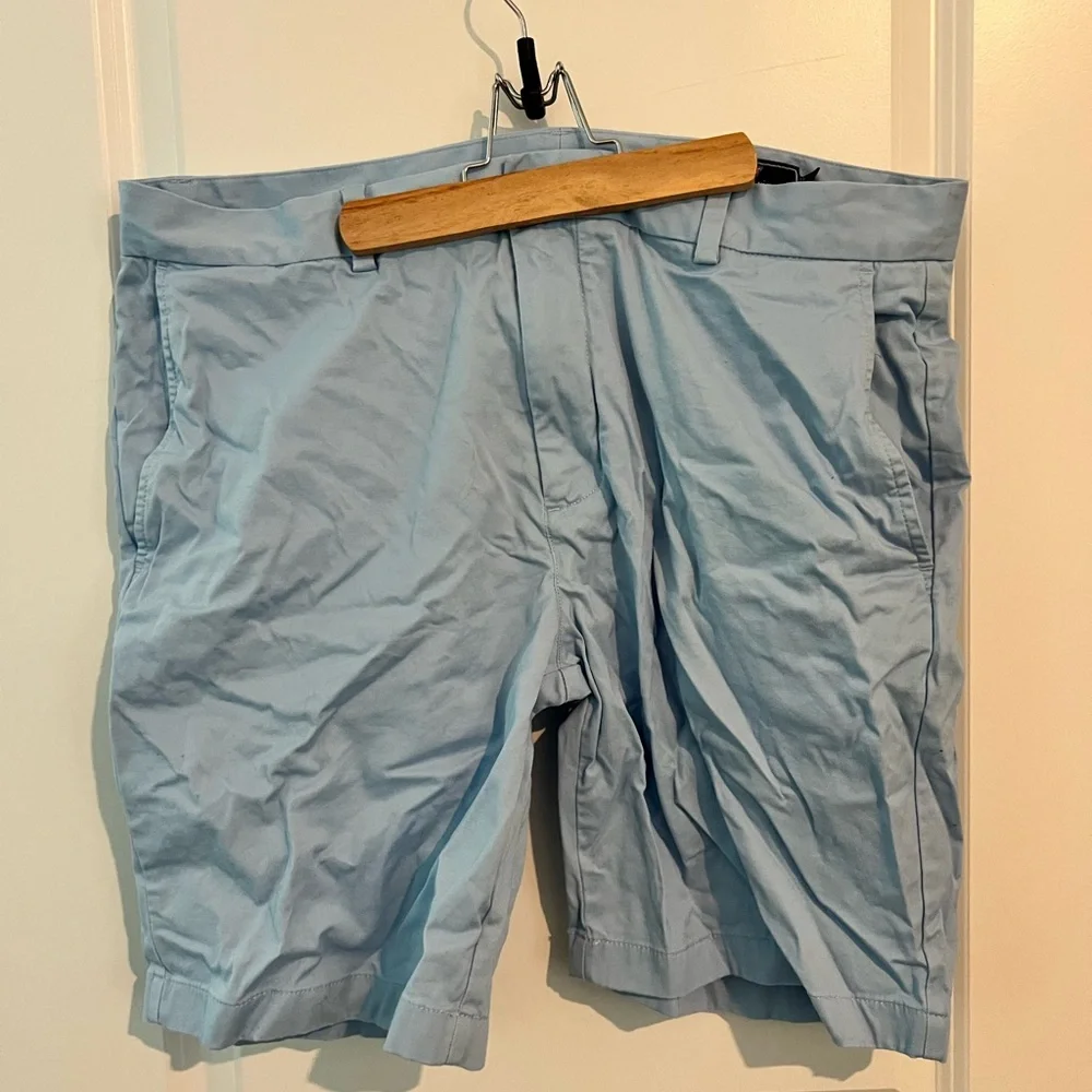 Like New Vineyard Vines 9 inch Breaker Shorts in Jake Blue - Picture 2 of 6